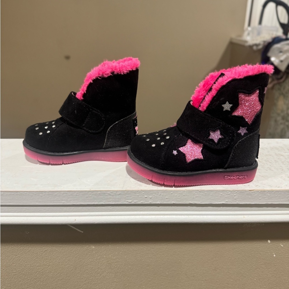 Skechers Twinkle Toes Black with Hot Pink Faux Fur & Stud Accents Kids Boots NEW - Picture 5 of 8